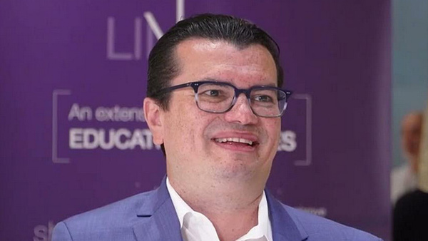 Prof. Vitor Mendes Pereira