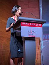 Dr Joanna Pearly TI (Singapore), presenting her experience with the Solitaire X stent retriever.